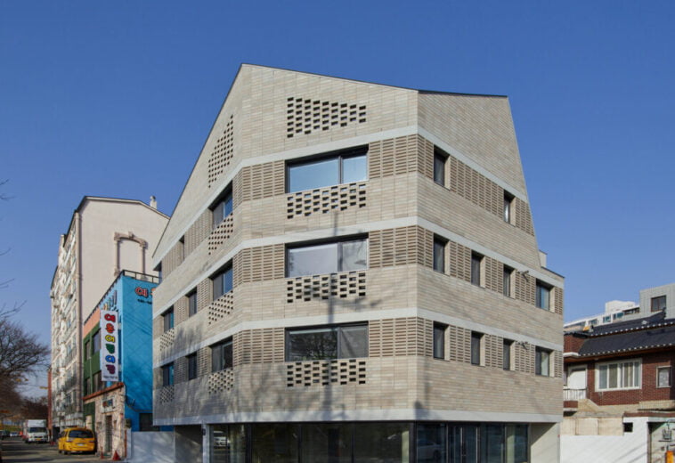 Maison Panoramique Du Profil VEKA. Sosu Architects