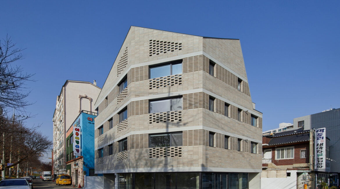 Maison Panoramique Du Profil VEKA. Sosu Architects