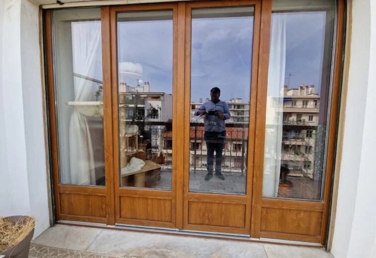 Porte de balcon en verre et bois