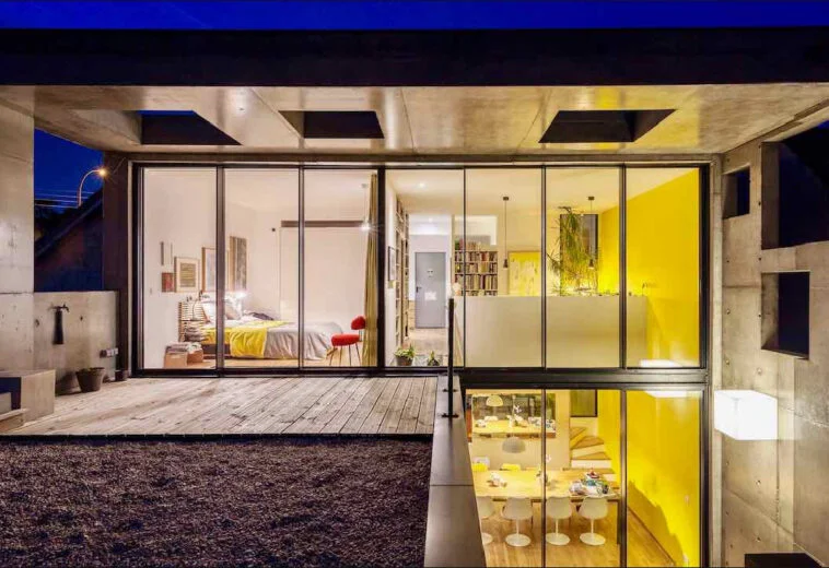 Villa d’architecte avec baie coulissante sur-mesure MiNiMALiSTE