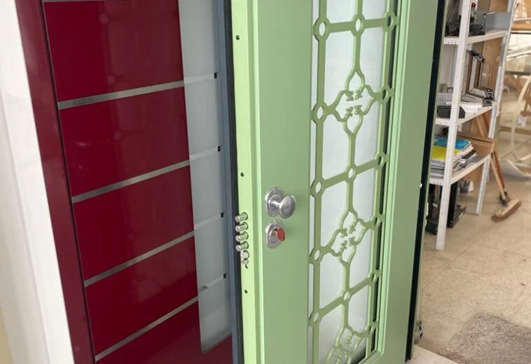 Porte blindée avec grille