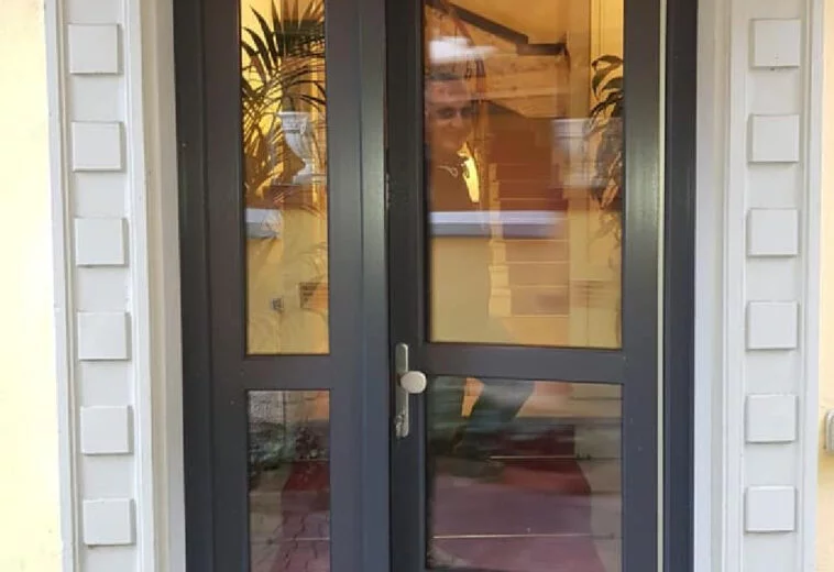 Porte en verre d’entrée de la maison